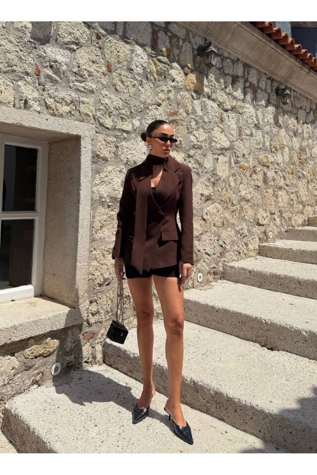 Boyundan Bağlama Detaylı Kahverengi Ceket