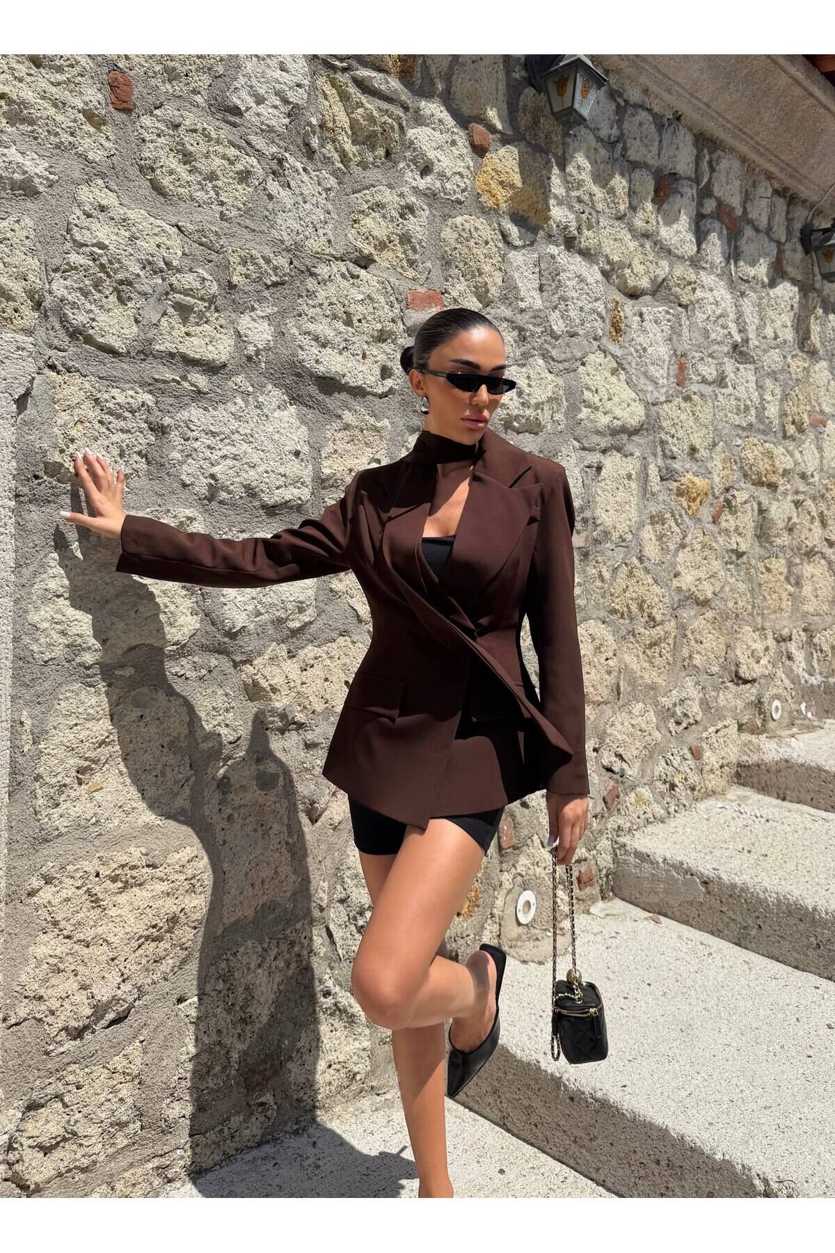 Boyundan Bağlama Detaylı Kahverengi Ceket