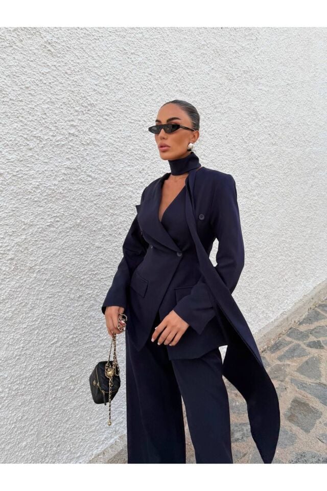 Boyun Aksesuarlı Lacivert V Yaka Blazer Ceket ve Bol Paça Pantolon Kombin