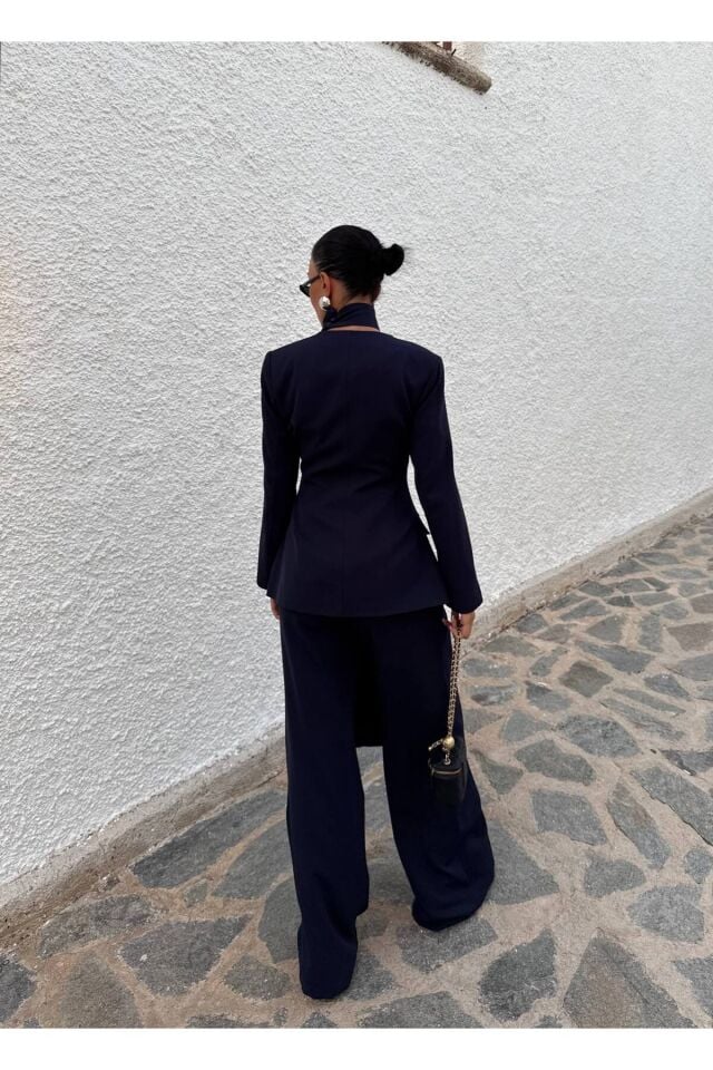 Boyun Aksesuarlı Lacivert V Yaka Blazer Ceket ve Bol Paça Pantolon Kombin