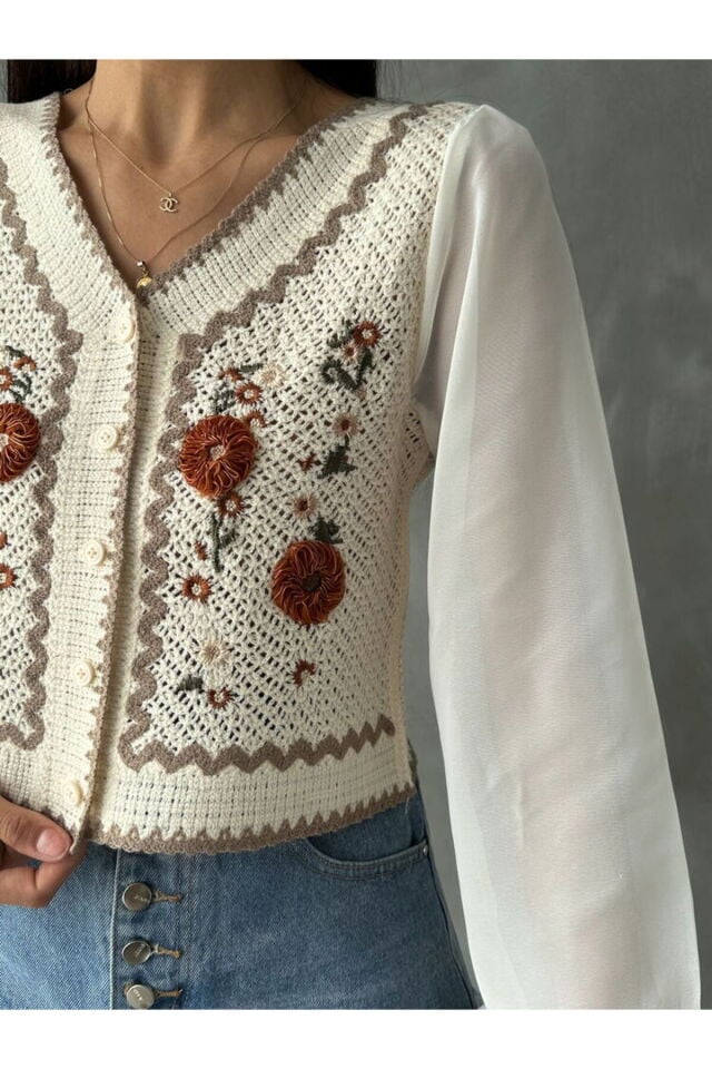 Düğmeli Dantel Detaylı Kısa Hırka