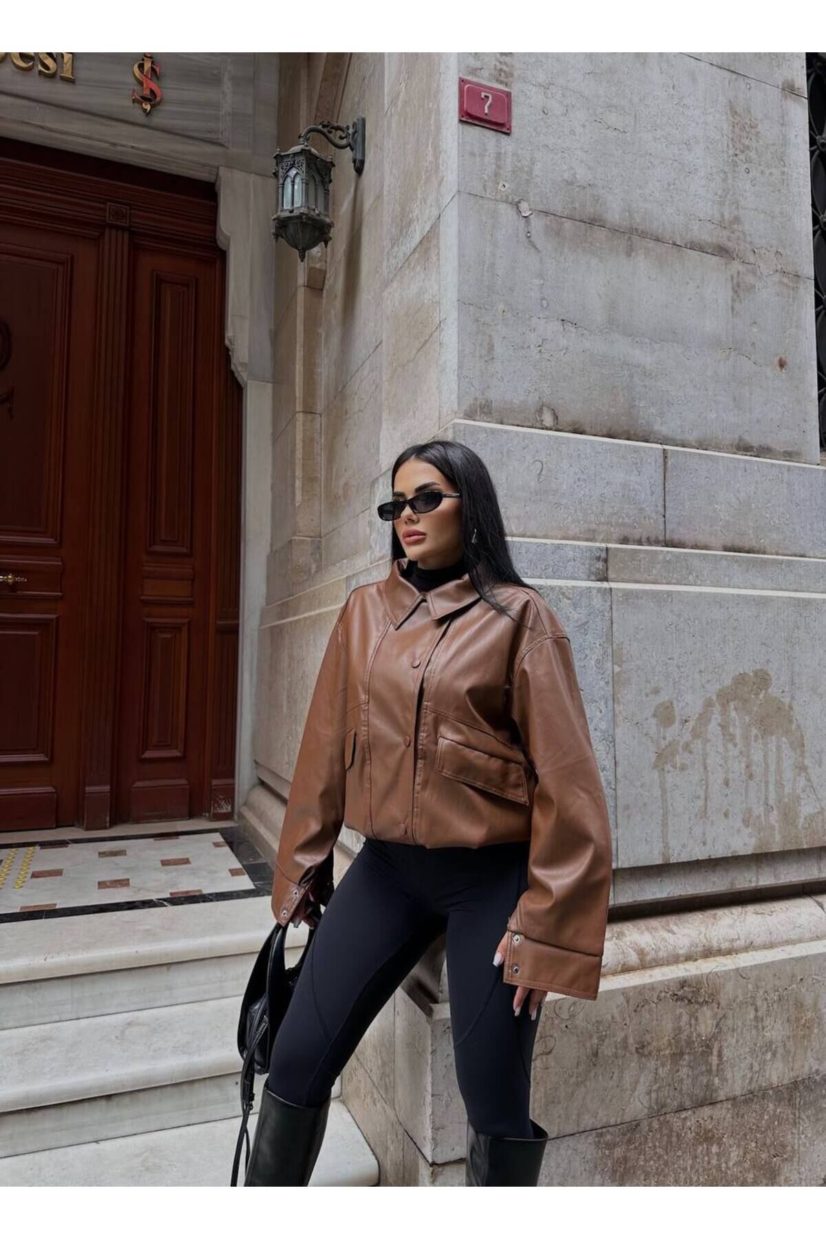 Altı Lastikli Kadın Deri Ceket