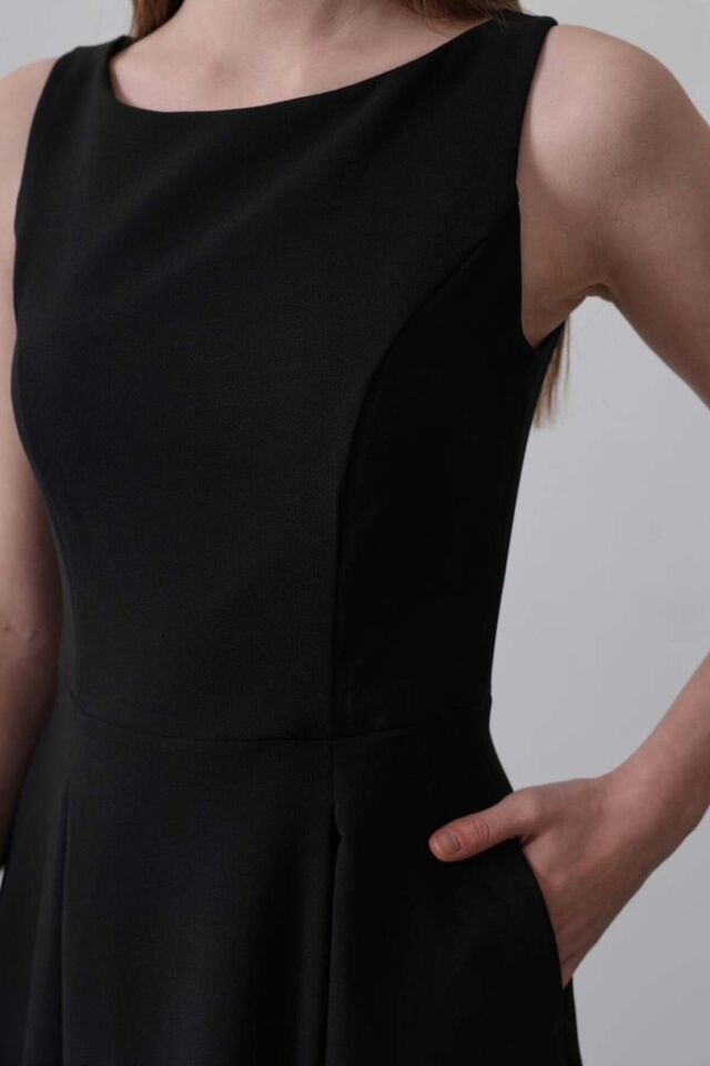 Cep Detaylı Kolsuz Midi Elbise