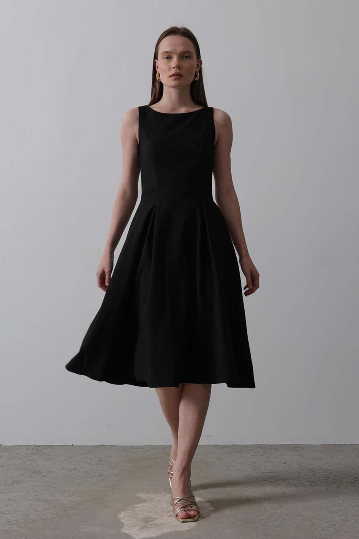 Cep Detaylı Kolsuz Midi Elbise